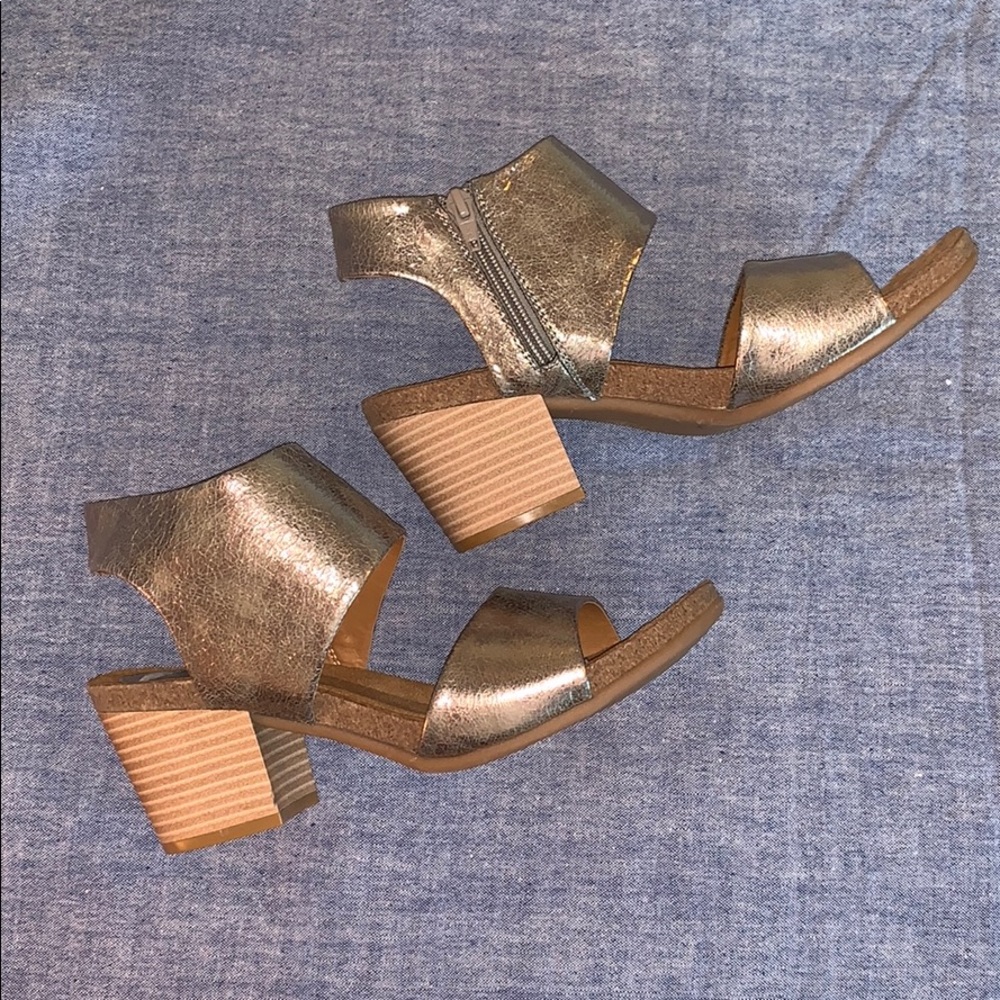 Eurosoft Sofft NWOT Metallic Arlene Sandals 9.5